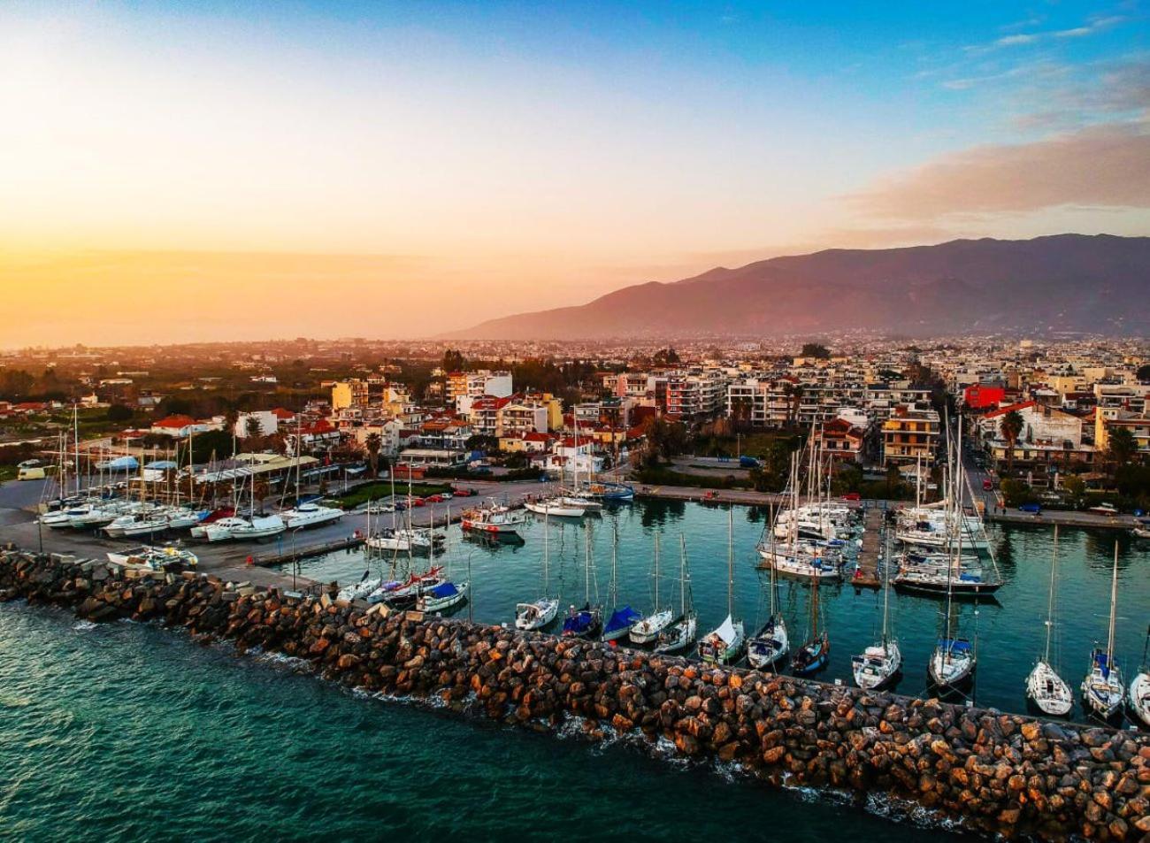Kalamata'S Sunny Retreat Near The Historic Center Dış mekan fotoğraf
